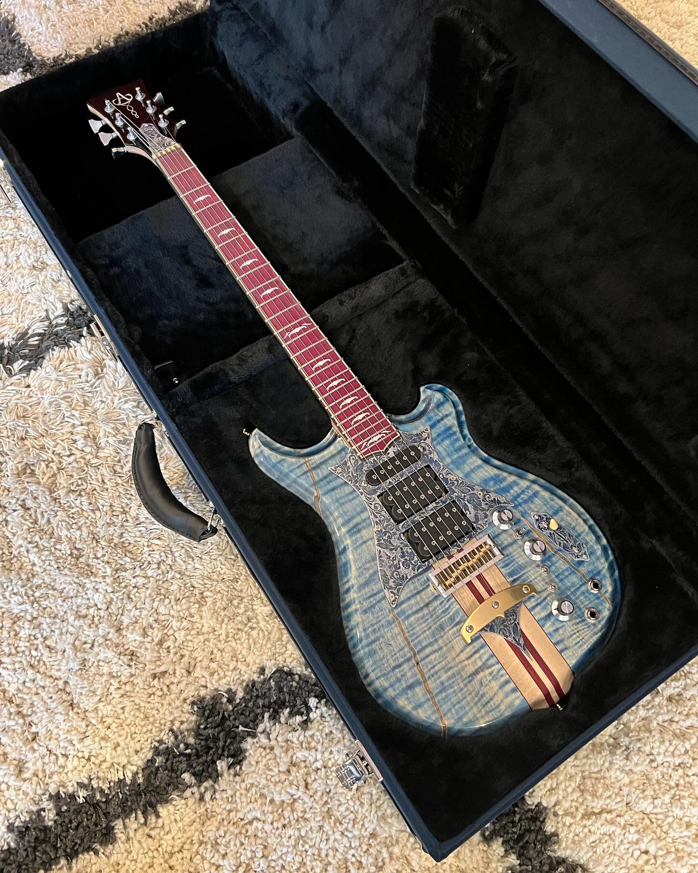 Bella Guitar