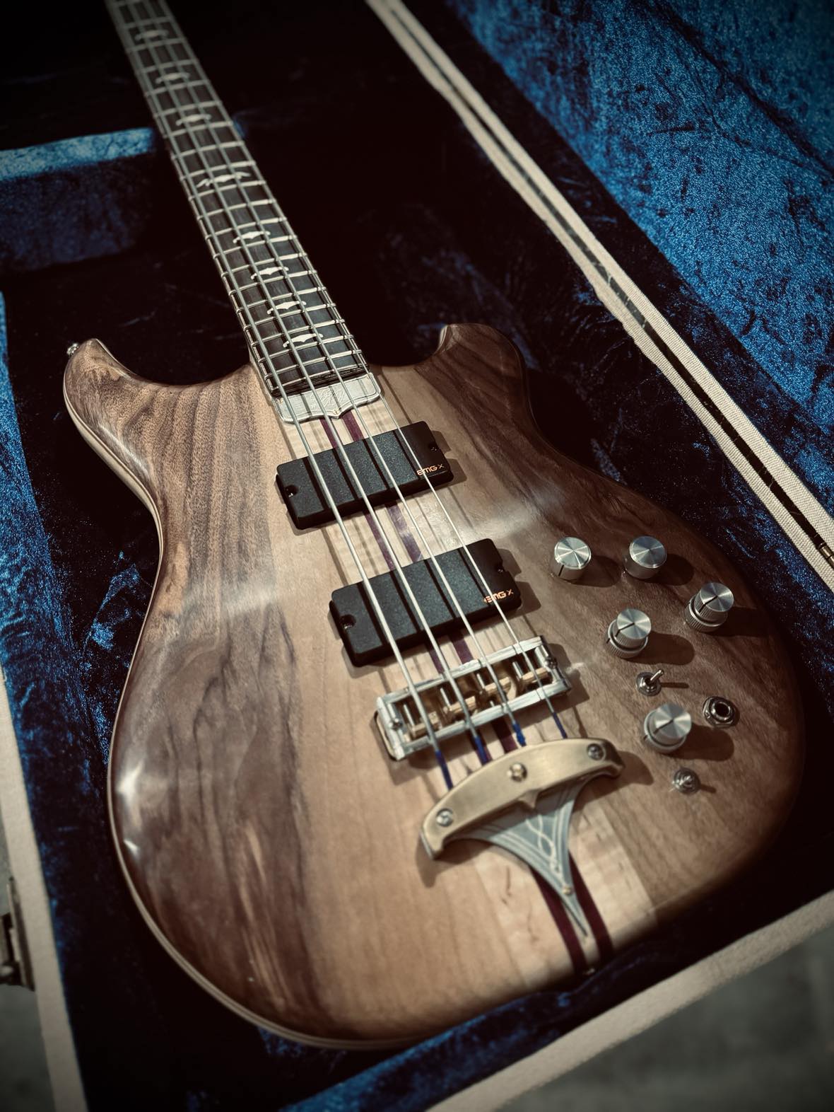 "Bella Corta" Demo model 4 string bass.
